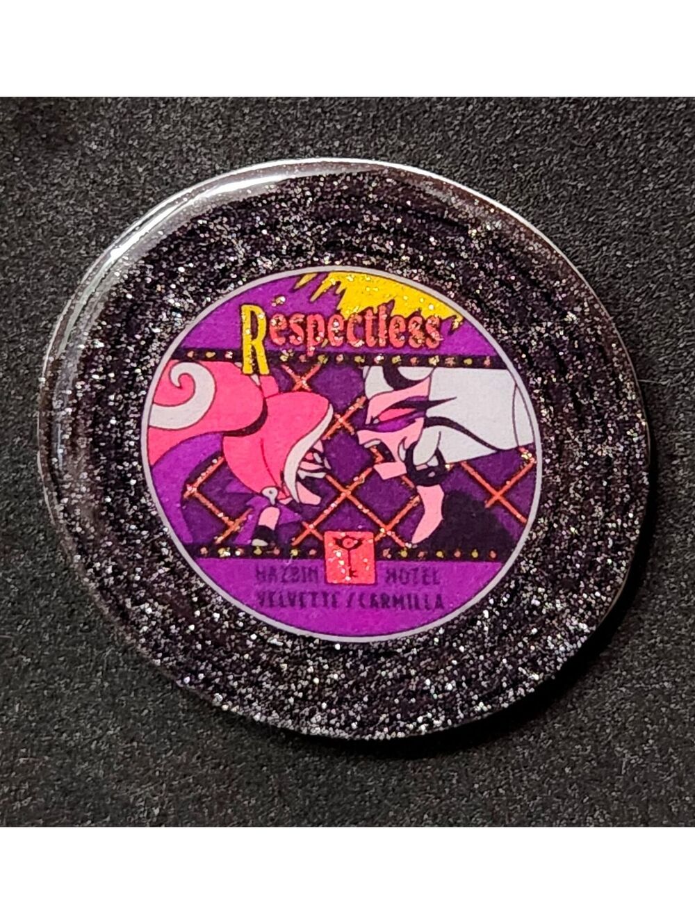 Carmilla & Velvette, Respectless vynil record glitter pin - Hazbin Hotel